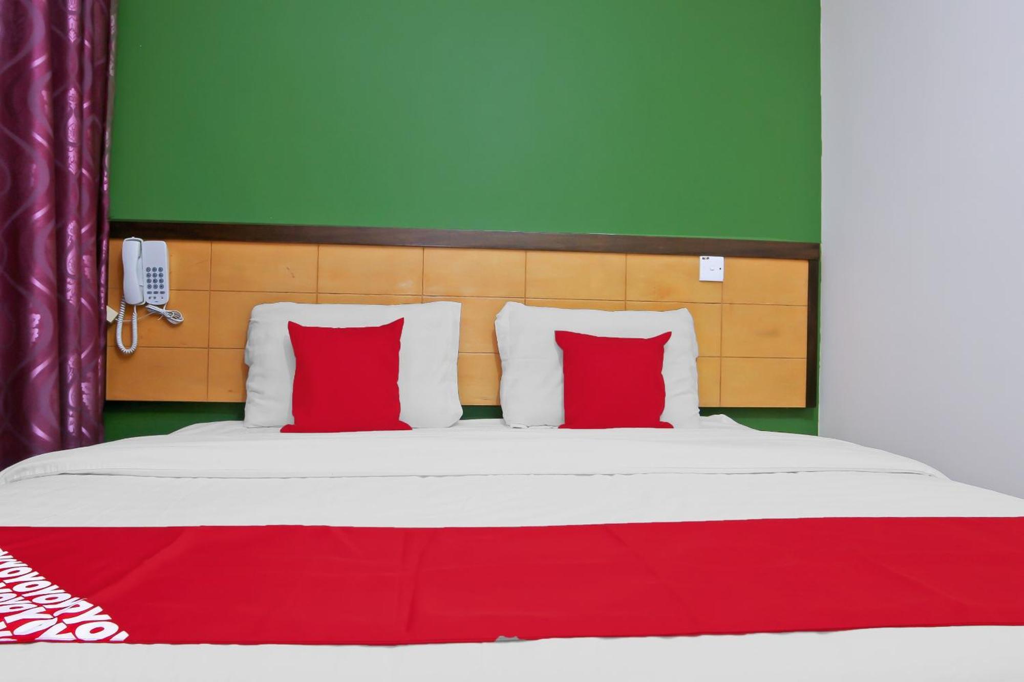 Oyo 44054 Holiday Mansion Inn Sibu Exterior photo