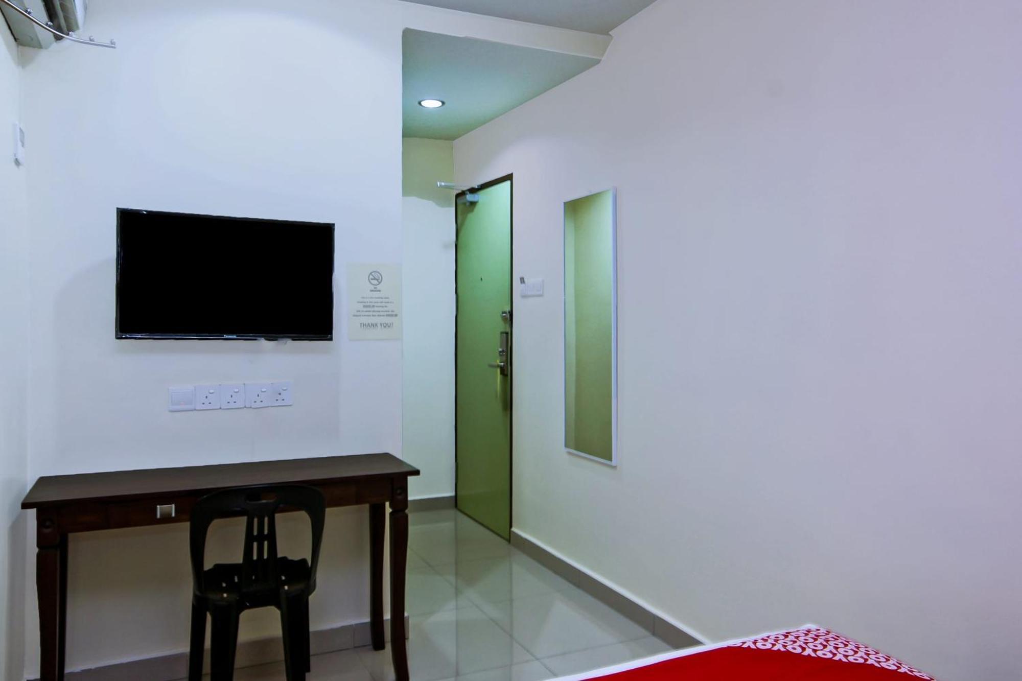 Oyo 44054 Holiday Mansion Inn Sibu Exterior photo