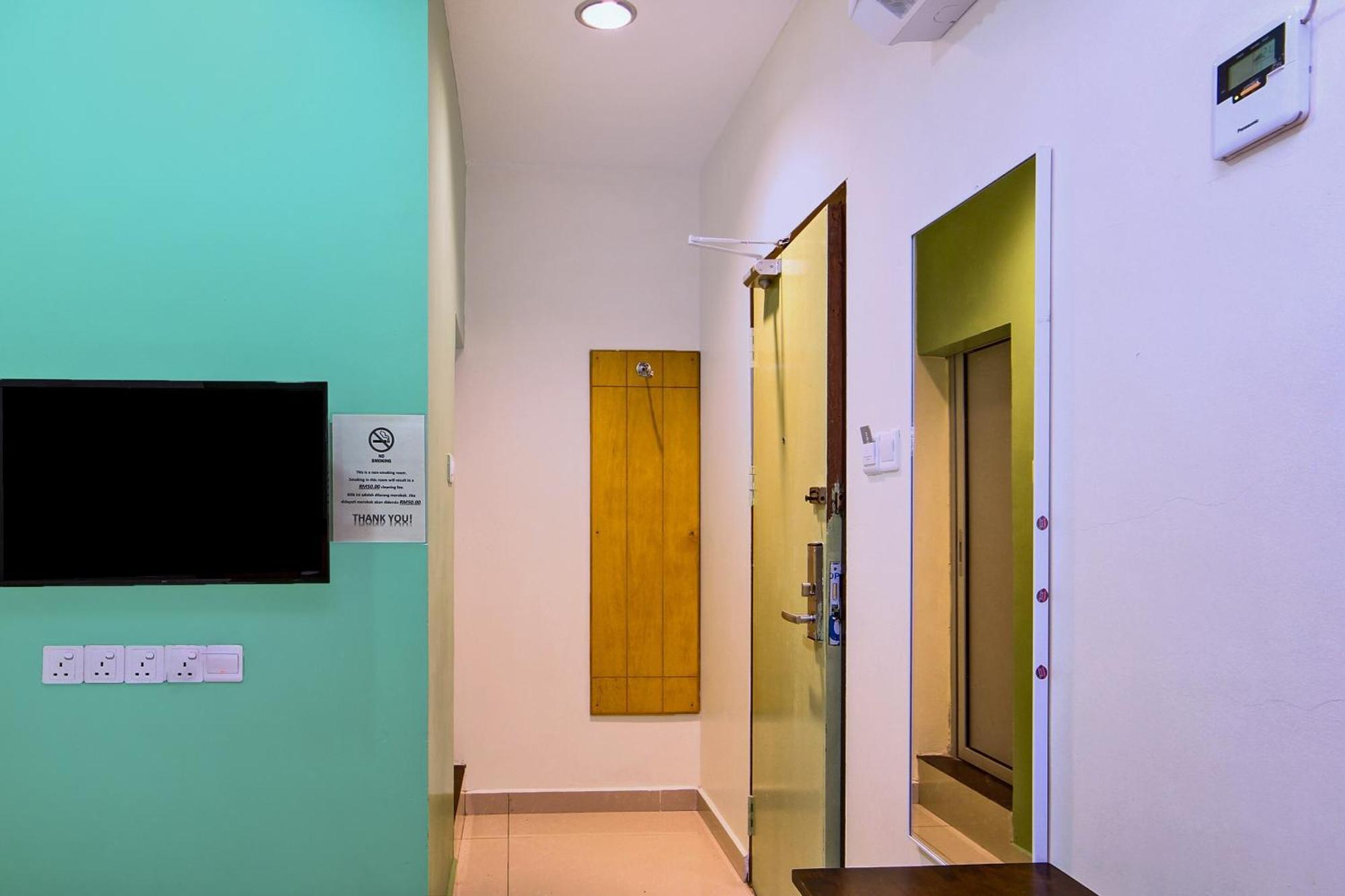 Oyo 44054 Holiday Mansion Inn Sibu Exterior photo