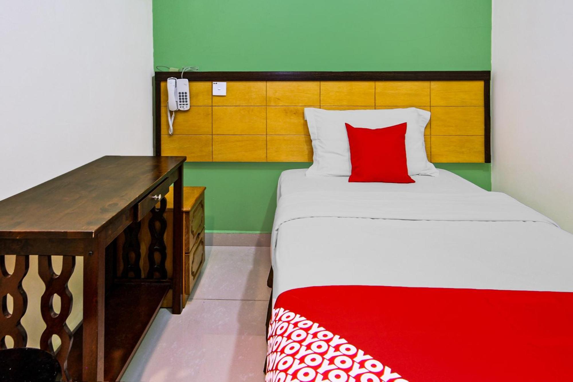Oyo 44054 Holiday Mansion Inn Sibu Exterior photo
