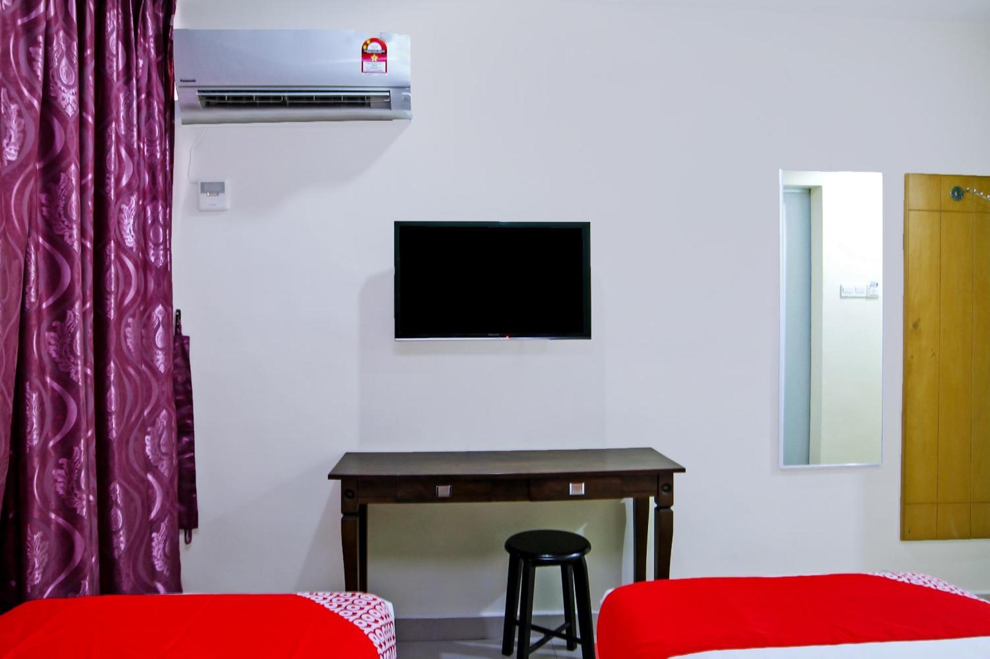 Oyo 44054 Holiday Mansion Inn Sibu Exterior photo
