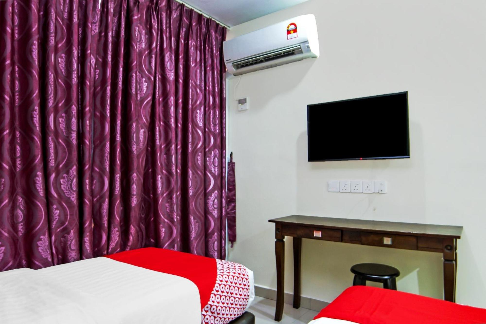 Oyo 44054 Holiday Mansion Inn Sibu Exterior photo
